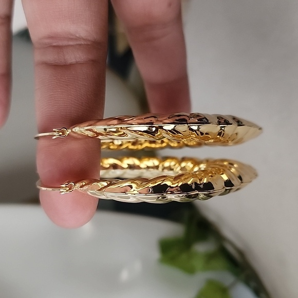 Large Statement Gold Scalloped V Shape Hoop Earrings - Picture 4 of 8